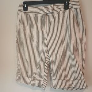 Jones New York Signature Seersucker Shorts Women's 6 Brown White Striped Stretch